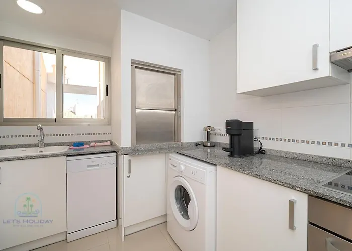 Beachside Attico 3 Bed 2 Bath *